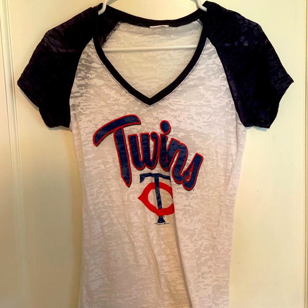 Twins t.